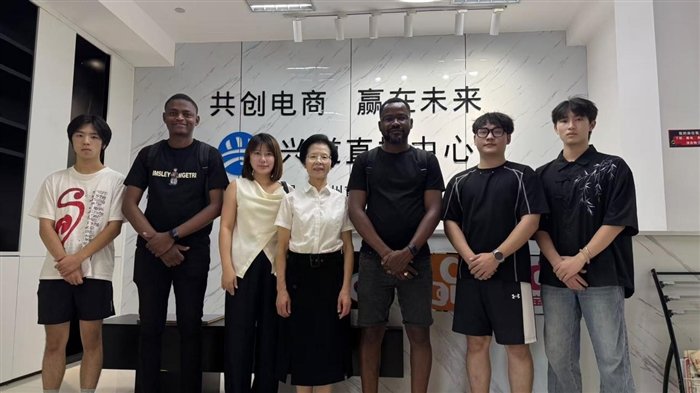 同题参见副校长王志梅