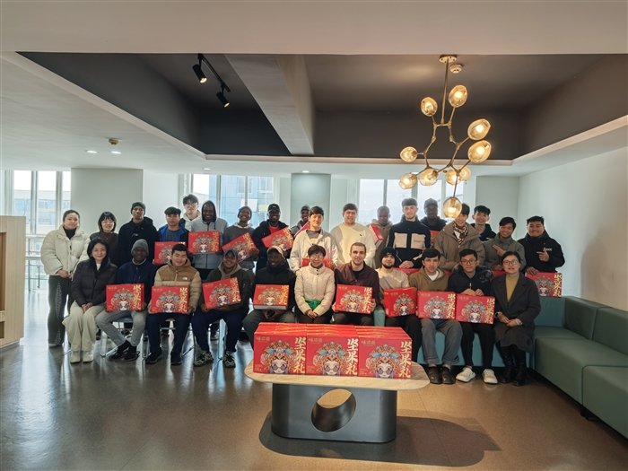 寒冬送暖意，关怀润心田——副校长...
